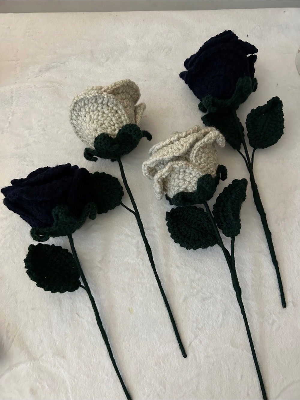 4 crochet Roses
